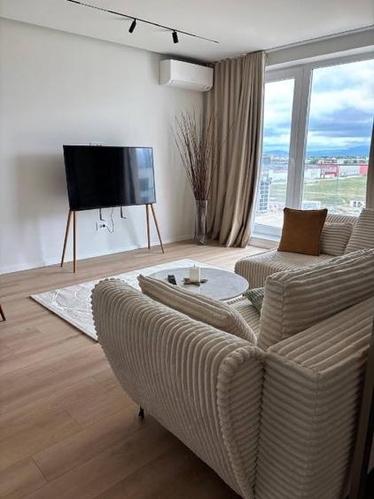 Apartament cu 3 camere decomandat, mobilat în Tractorul