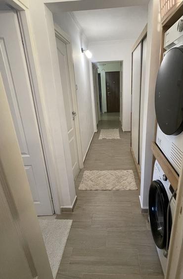 Apartament cu 3 camere decomandat în Poarta 6