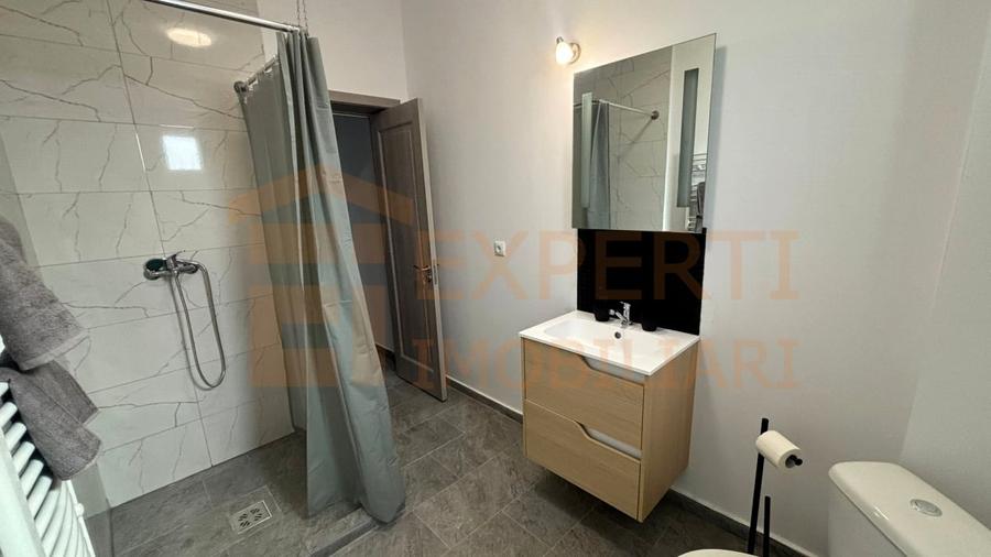 Casă individuală cu 5 camere cu Canalizare în Ovidiu