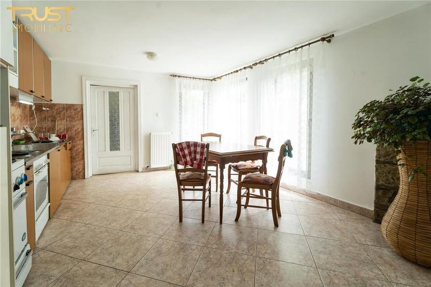 Apartament cu 9 camere semidecomandat în Central