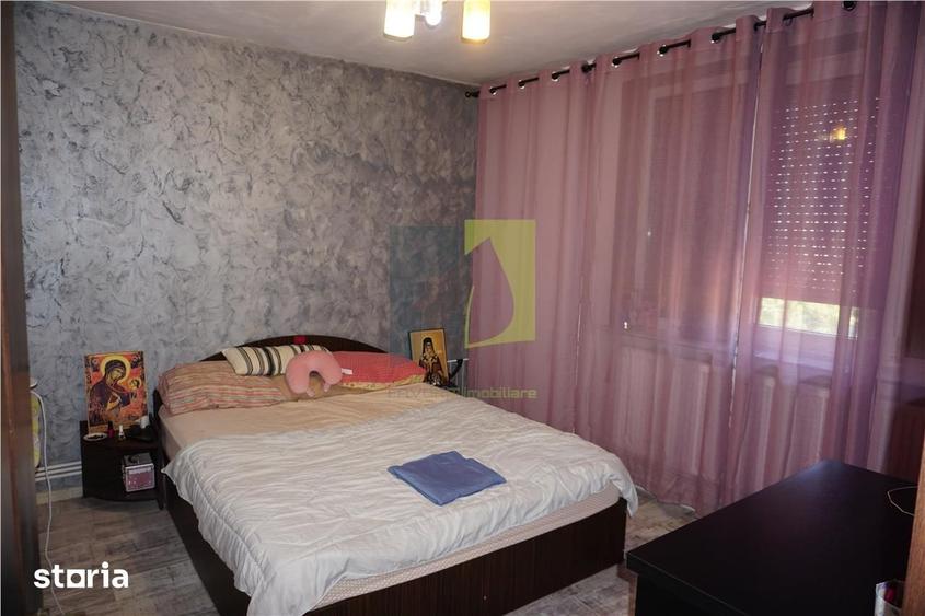 Apartament cu 3 camere semidecomandat în Ultracentral
