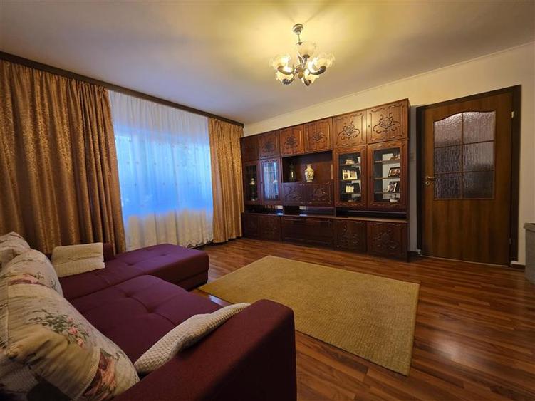 Apartament cu 2 camere semidecomandat, mobilat în Micro 14