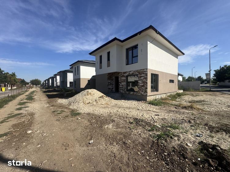 Casă cu 5 camere cu Teren 360 Mp în Domnești