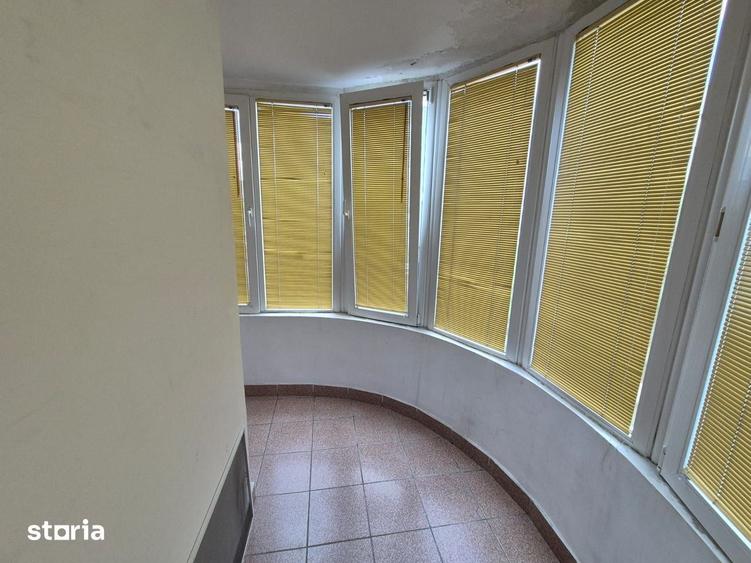 Apartament cu 3 camere decomandat, mobilat în Casa de Cultură