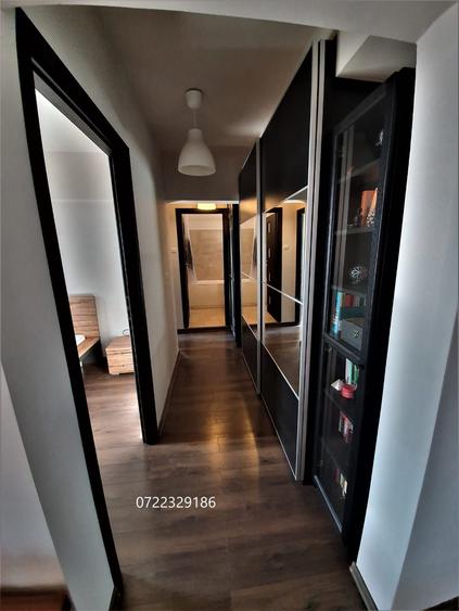 Apartament cu 3 camere semidecomandat în Tineretului