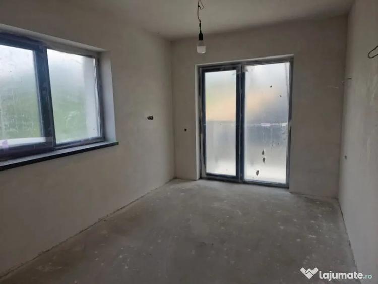 Apartament cu 2 camere decomandat în Smeura