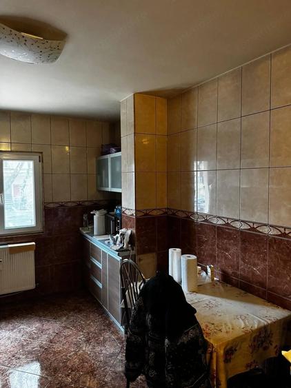Apartament cu 3 camere decomandat în Drumul Taberei