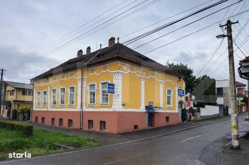 Casă cu 4 camere decomandat cu Teren 987 Mp în Central