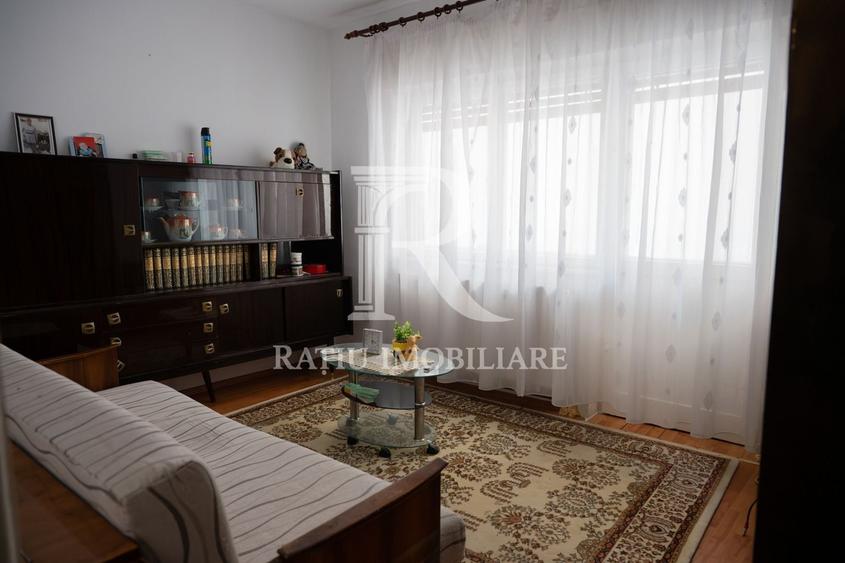 Apartament cu 4 camere decomandat în Central
