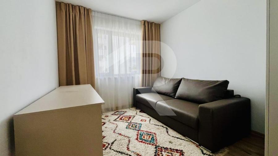 Apartament cu 4 camere semidecomandat în Băneasa