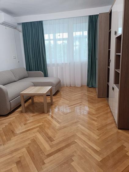 Apartament cu 2 camere decomandat în Crâng