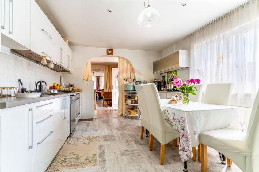 Casă individuală cu 4 camere cu Teren 470 Mp în Florești