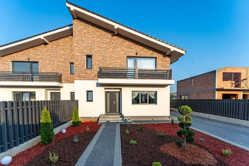 Duplex cu 5 camere cu Canalizare în Jucu de Mijloc