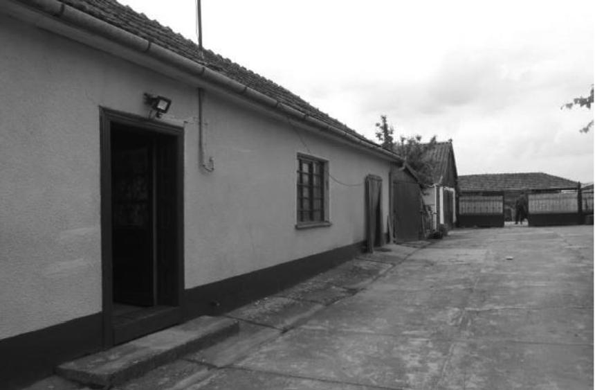 Casă individuală cu 7 camere cu Teren 8617 Mp în Roit