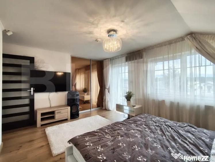 Casă cu 7 camere cu Teren 800 Mp în Sânmartin