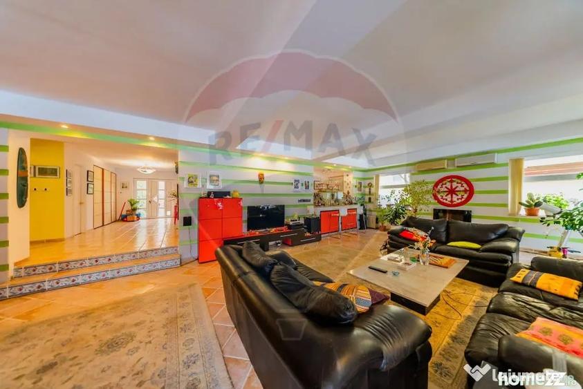 Casă cu 4 camere cu Teren 921 Mp în Subcetate