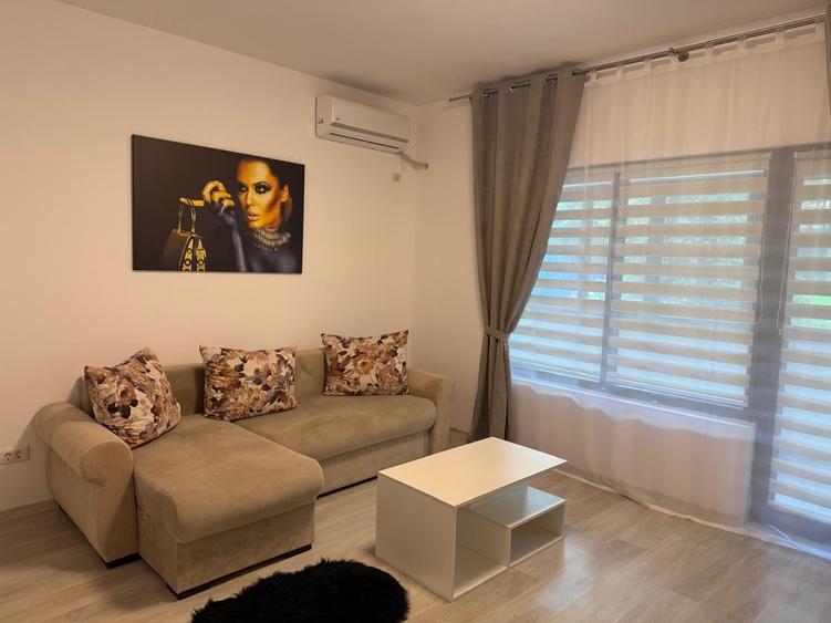 Apartament cu 2 camere decomandat în Apărătorii Patriei