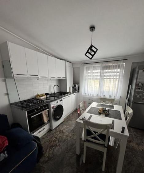Apartament cu 2 camere semidecomandat, mobilat în Berceni