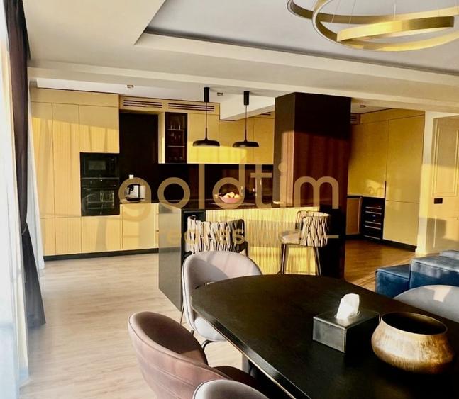 Penthouse cu 5 camere decomandat, mobilat în Pipera