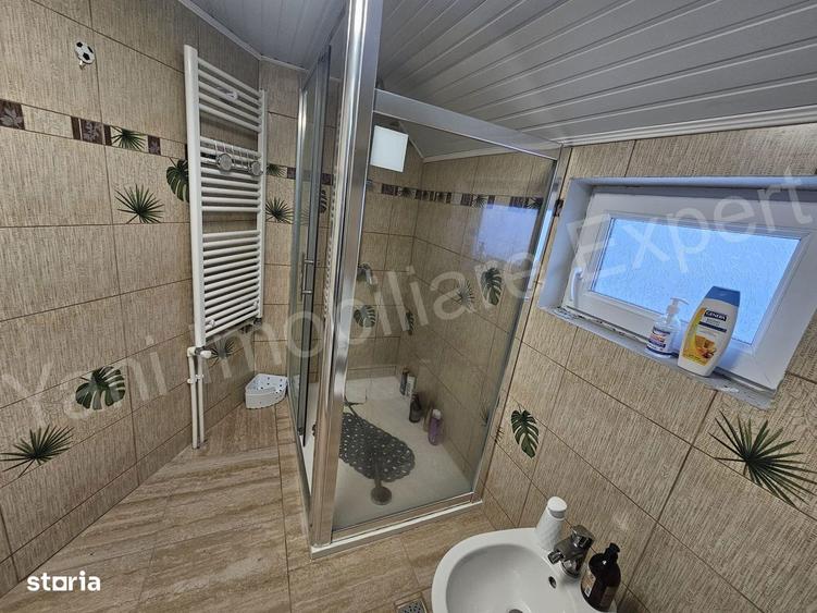 Casă cu 4 camere cu Teren 1435 Mp în Bradu