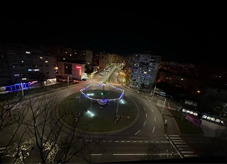 Apartament cu 2 camere decomandat în Micro 20