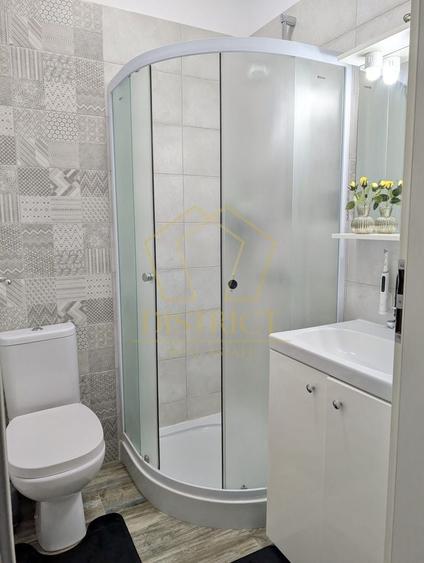 Apartament cu 3 camere semidecomandat, mobilat în Girocului