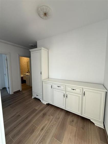 Apartament cu 3 camere decomandat, mobilat în Cristian