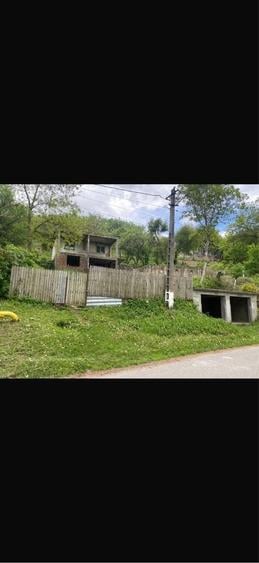 Casă cu 3 camere în Păcureți