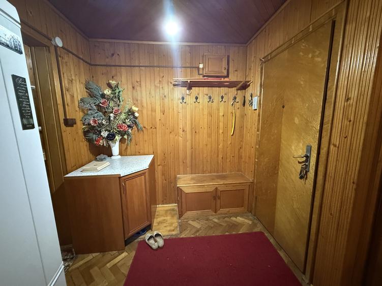 Apartament cu 3 camere decomandat, mobilat în Lipovei