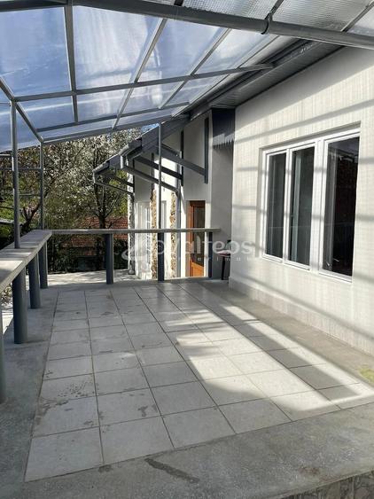 Casă cu 3 camere cu Teren 347 Mp în Central