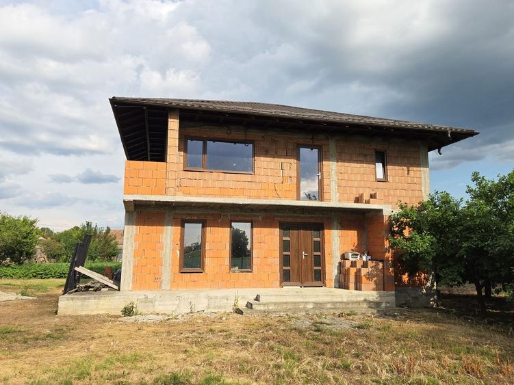 Casă cu 4 camere în Călinești