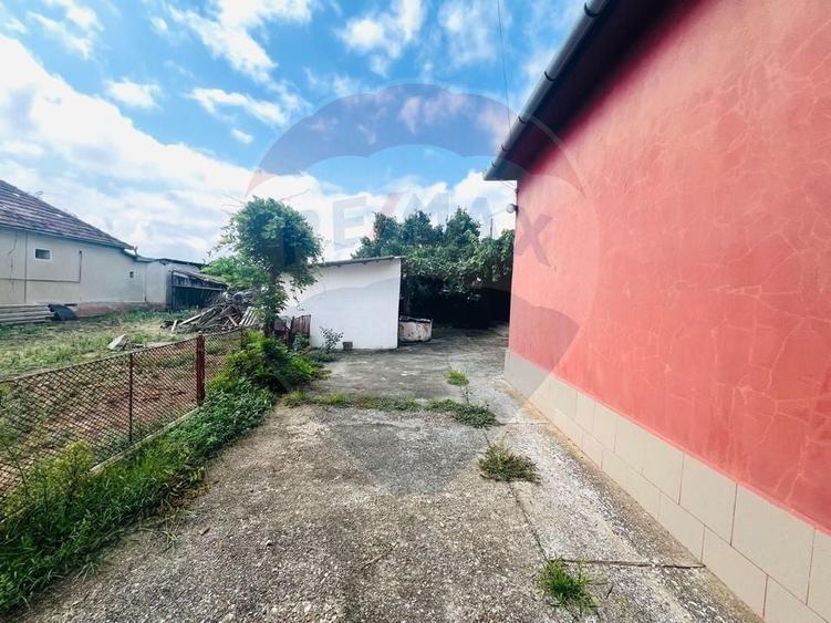 Casă individuală cu 4 camere cu Teren 1672 Mp în Horia