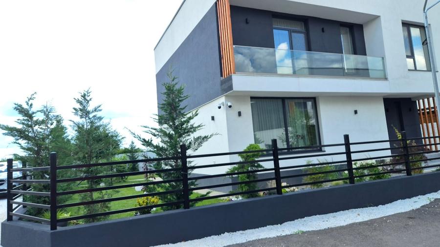 Casă individuală cu 5 camere cu Canalizare în Corbeanca