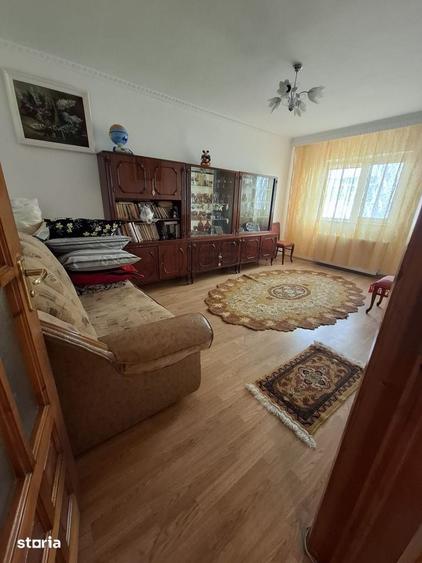 Apartament cu 2 camere decomandat în Podu Roș