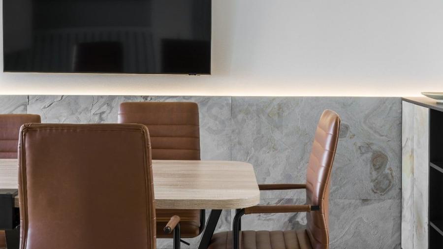 Apartament cu 4 camere decomandat, mobilat în Primăverii