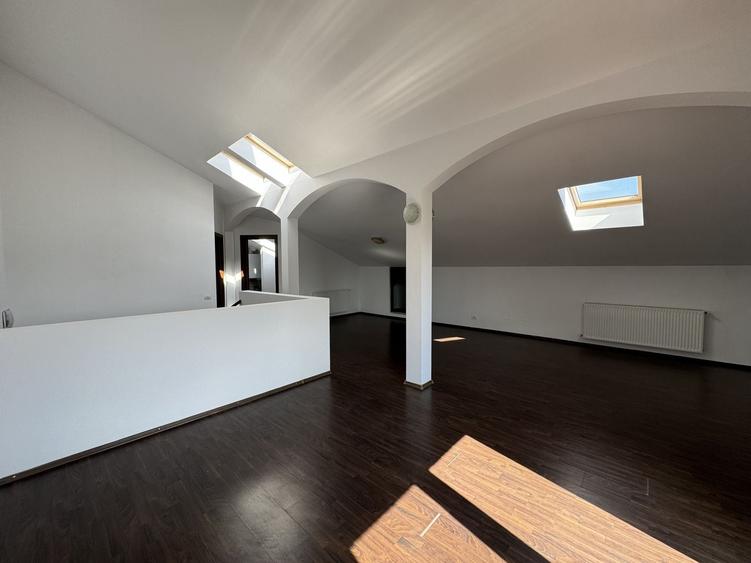 Duplex cu 6 camere cu Canalizare în Pipera