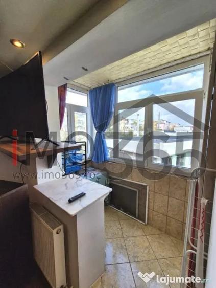 Apartament cu 3 camere semidecomandat în Craiovei