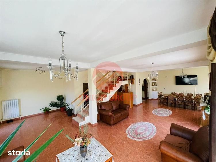 Casă cu 8 camere cu Teren 772 Mp în Agigea
