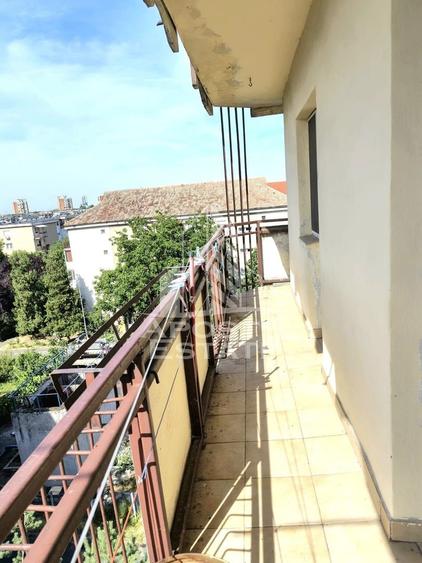 Apartament cu 2 camere semidecomandat, mobilat în Micălaca