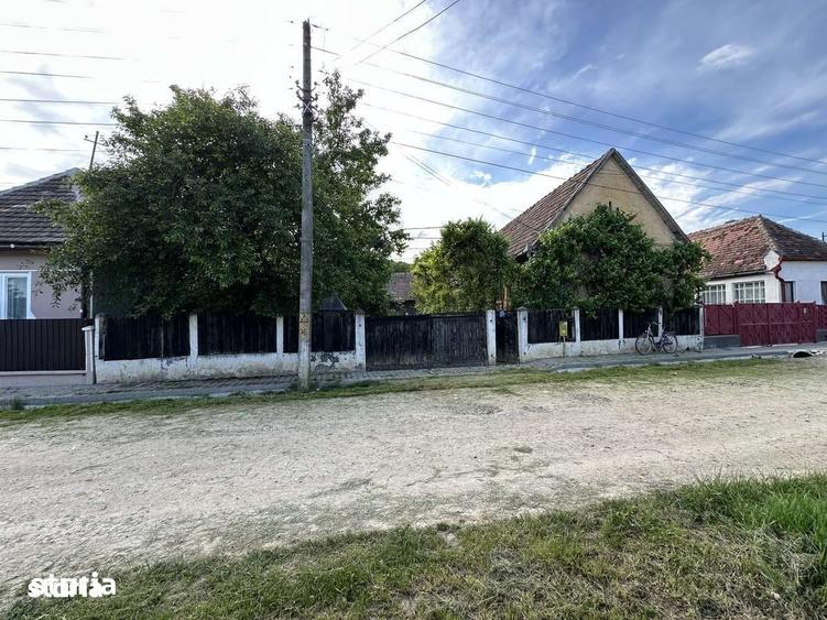 Casă cu 3 camere cu Teren 2000 Mp în Adămuș