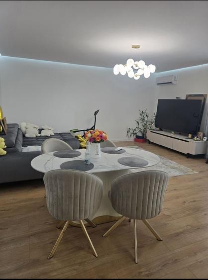 Apartament cu 3 camere decomandat în Străulești