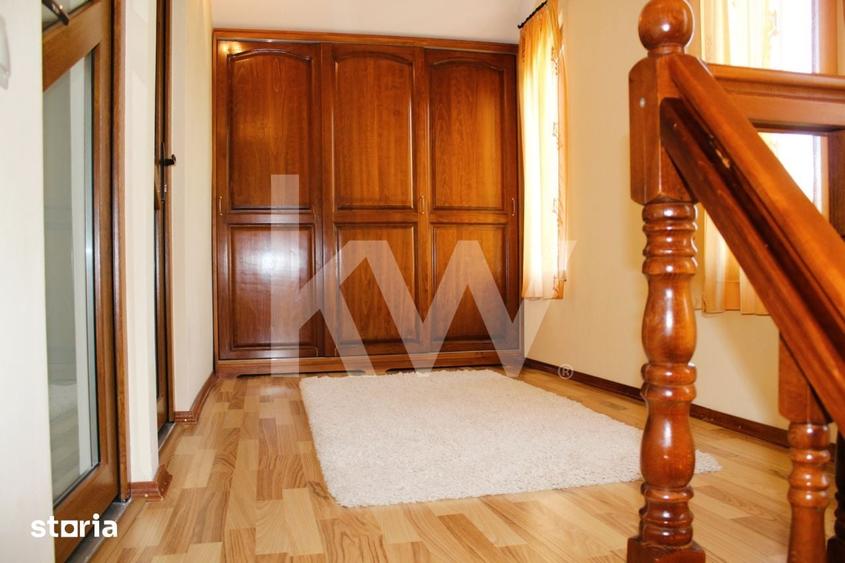 Casă cu 5 camere cu Teren 7800 Mp în Murgeni
