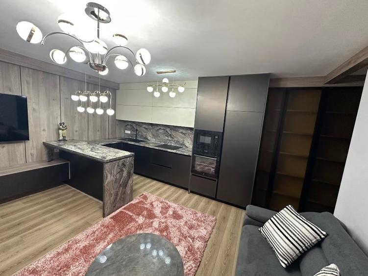 Apartament cu 3 camere decomandat, mobilat în Tudor