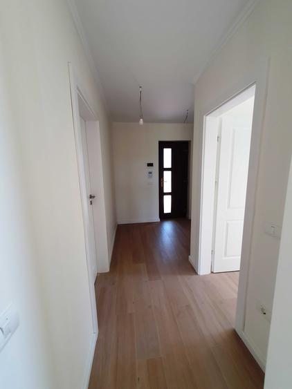 Casă cu 4 camere în Dumbrăvița