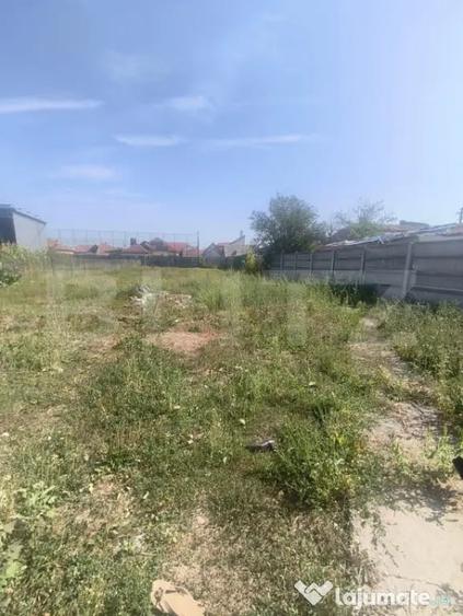 Casă cu 2 camere cu Teren 998 Mp în Central