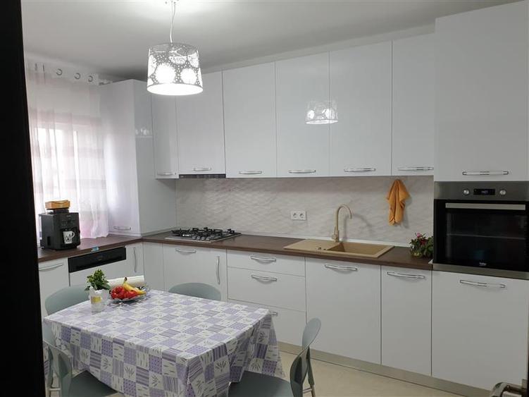 Casă cu 4 camere cu Teren 230 Mp în Micro 3