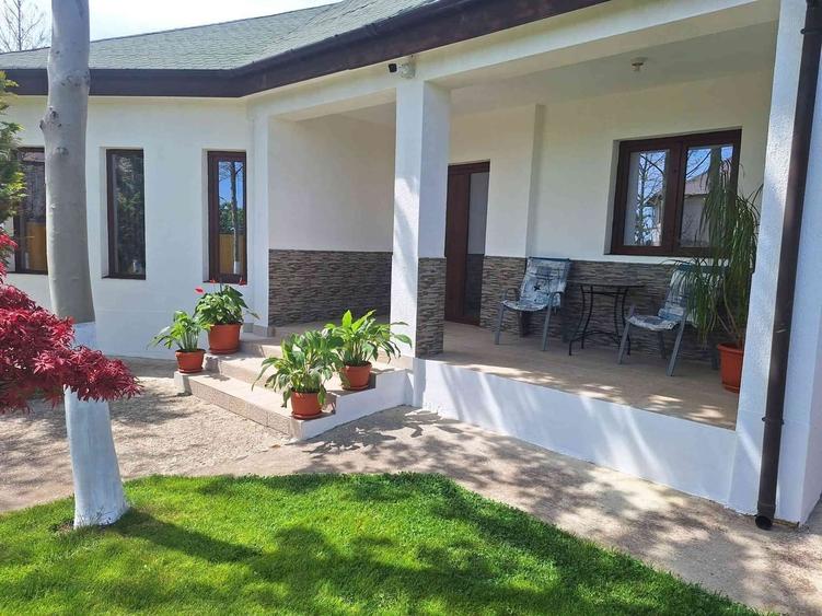 Casă cu 5 camere cu Teren 1325 Mp în Central