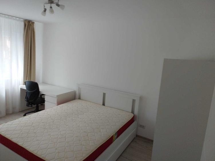 Apartament cu 3 camere decomandat în Exterior Vest