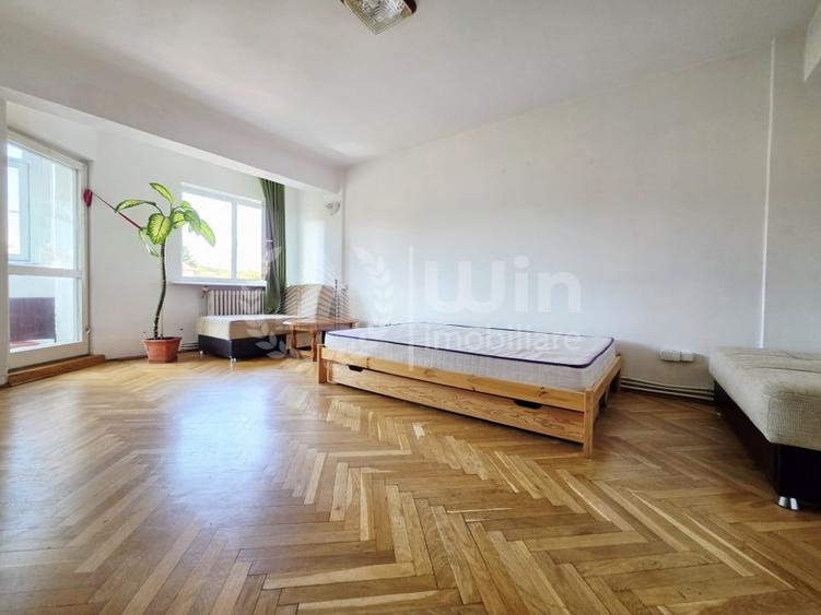 Apartament cu 4 camere decomandat, mobilat în Central