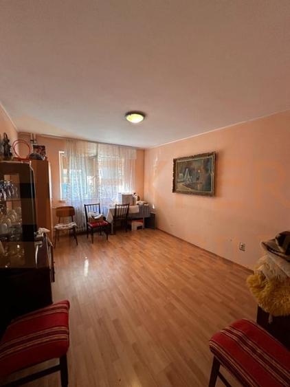 Apartament cu 3 camere semidecomandat în Tomis Nord